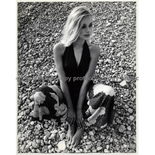 Blonde Beauty On Stone Beach *1 / Pantsuit - Hippie (Large Vintage Fashion Photo 1970s)