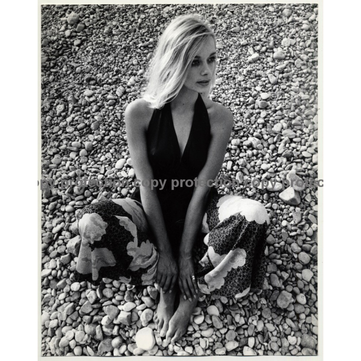 Blonde Beauty On Stone Beach *1 / Pantsuit - Hippie (Large Vintage Fashion Photo 1970s)