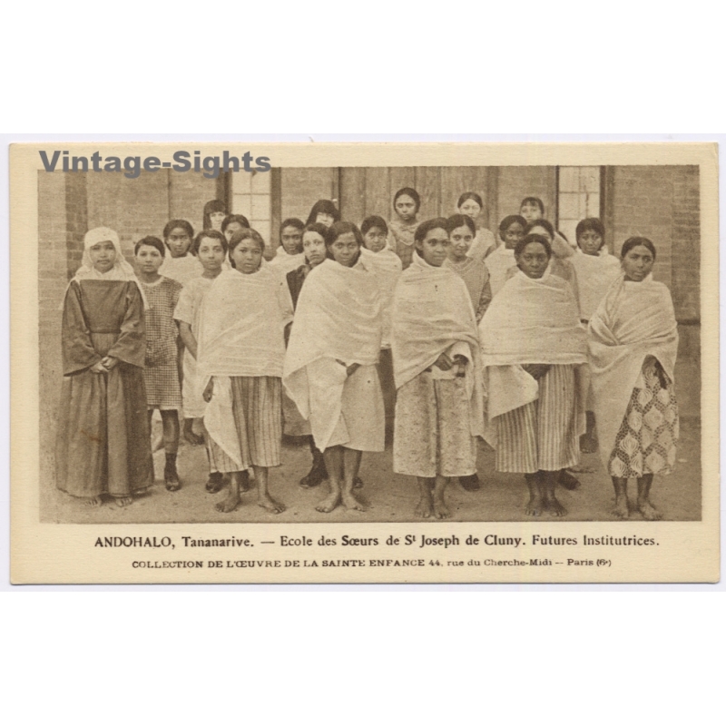 Andohalo Tanarive / Madagascar: St. Joseph de Cluny Sisters School Teacher Trainees (Vintage PC ~1910s)
