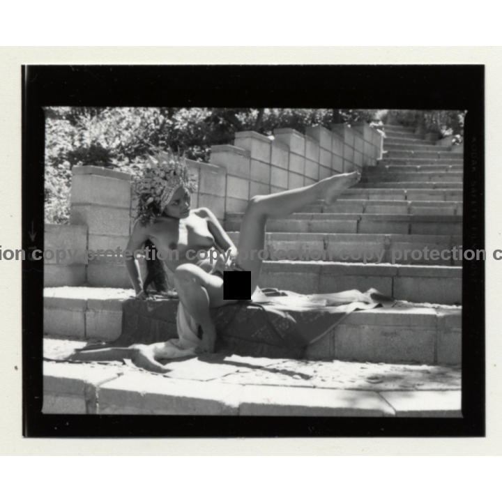 Pretty Indian Nude With Headdress & Scarf *14 (Vintage Contact Sheet Photo 1970s)