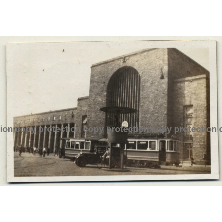 70173 Stuttgart / Germany: Hauptbahnhof HBF / Schupo - Strassenbahn (Vintage Photo B/W 1931)