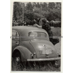 Tour De France 1954: Female Photojournalist - Morris Minor - Nieuport (Vintage Photo)