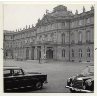 70173 Stuttgart / Germany: Altes Schloß / Mercedes Dienstwagen (Vintage Photo B/W 1963)