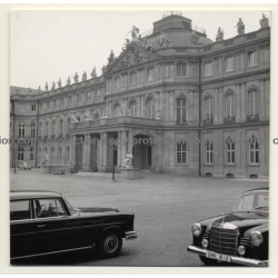 70173 Stuttgart / Germany: Altes Schloß / Mercedes Dienstwagen (Vintage Photo B/W 1963)
