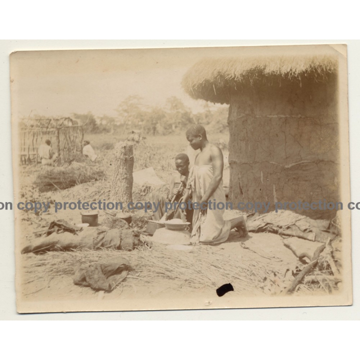 Congo - Belge: Indigenous Women Cook In Front Of Straw Hut (Vintage Photo ~ 1910s/1920s)
