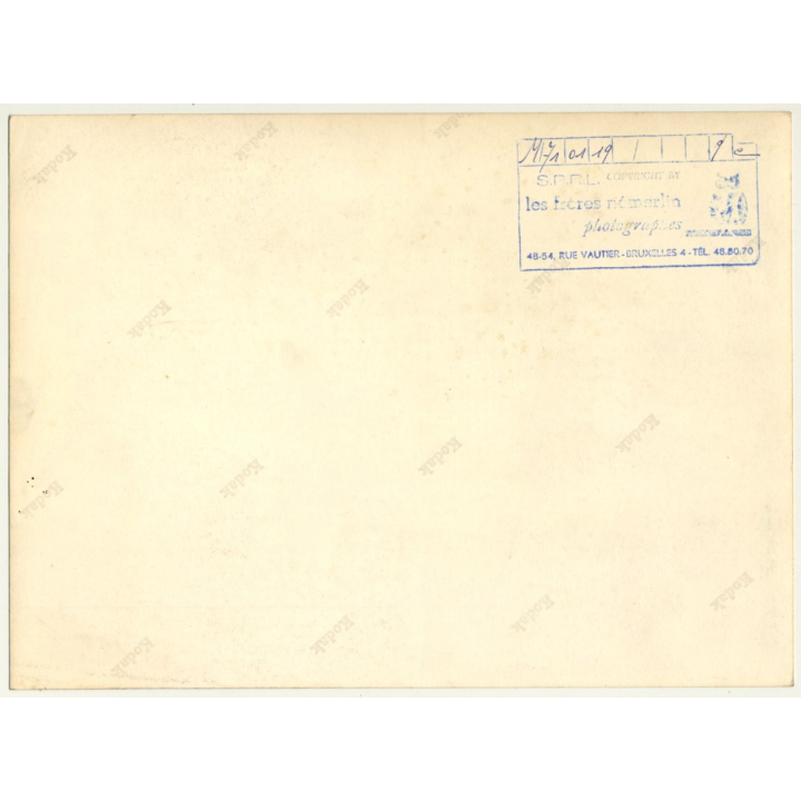 Bruxelles: Caisse Générale D'Epargne Et De Retraite / Detail: Concrete Facade (Vintage Photo Robert Martin)