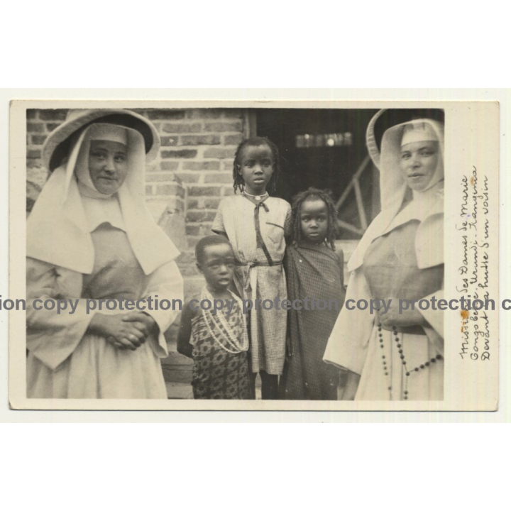 Urundi-Kanginia / Congo Belge: Devant La Hulte D'Un Voisin (Vintage RPPC)