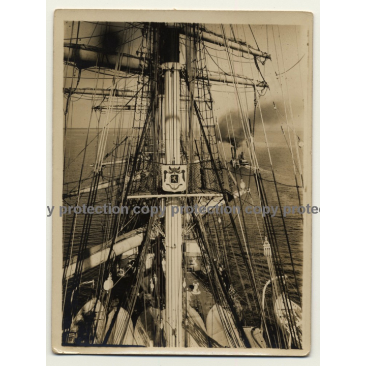 Begian School-Ship L'Avenir *4 / Crew Makes Laundry (Vintage Photo ~ 1920s/1930s)