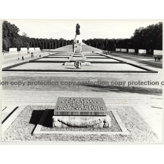 Treptow - Berlin: Sowjetisches Ehrenmal / Soviet Cenotaph *2 (Vintage Photo: Wolfgang Klein ~1960s/1970s)