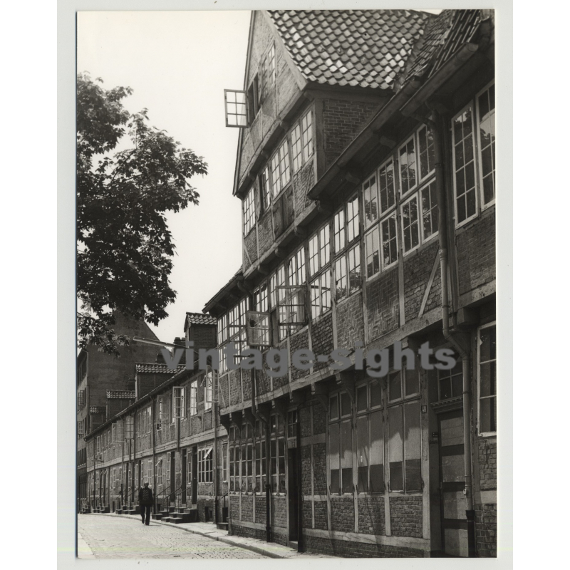 Hamburg Speicherstadt & Valentinskamp / Beetle Cabrio - SL Cabrio (Vintage Photo)