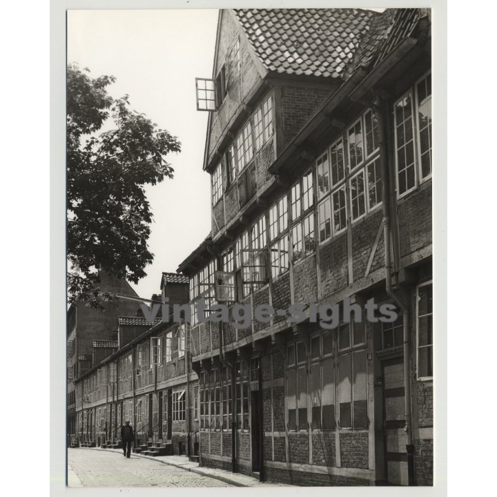 Hamburg Speicherstadt & Valentinskamp / Beetle Cabrio - SL Cabrio (Vintage Photo)