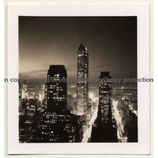 New York: Manhattan At Night / Skyscrapers (Vintage Photo B/W ~ 1960s)