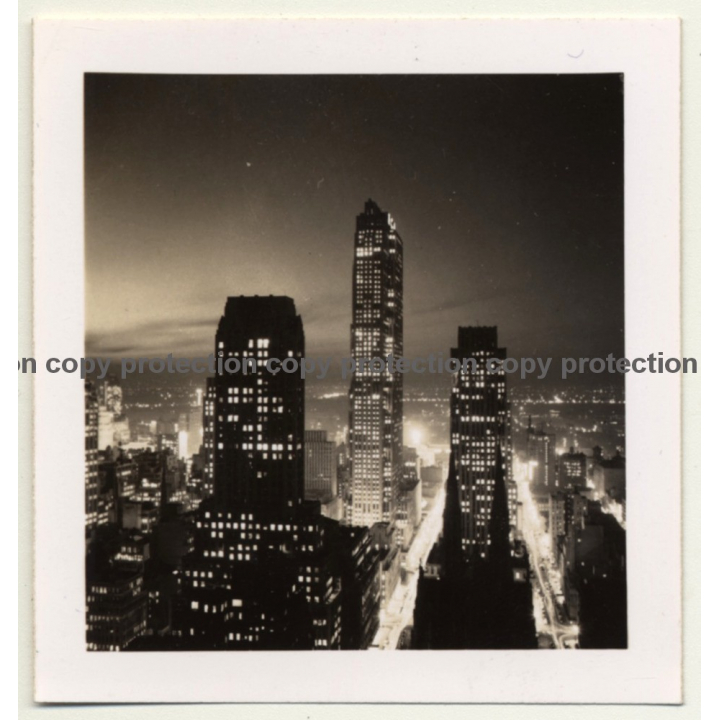 New York: Manhattan At Night / Skyscrapers (Vintage Photo B/W ~ 1960s)