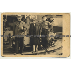 Showman Family In Front Of Carousel *2 / Funfair - Ride (Vintage RPPC Belgium ~1920s/1930s)