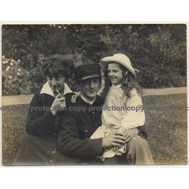 Great Shot Of Belgian Family / Woman Smokes Pipe (Vintage Photo ~1940s)