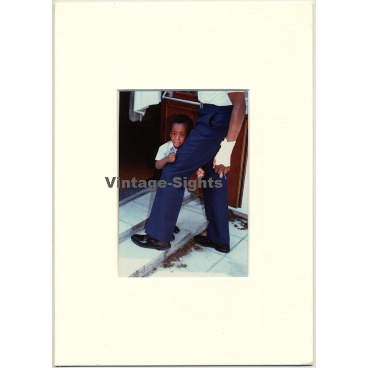 Lydia Nash / Bruxelles: Crying Boy Holds On To Daddy (Vintage Photo 1980s/1990s)