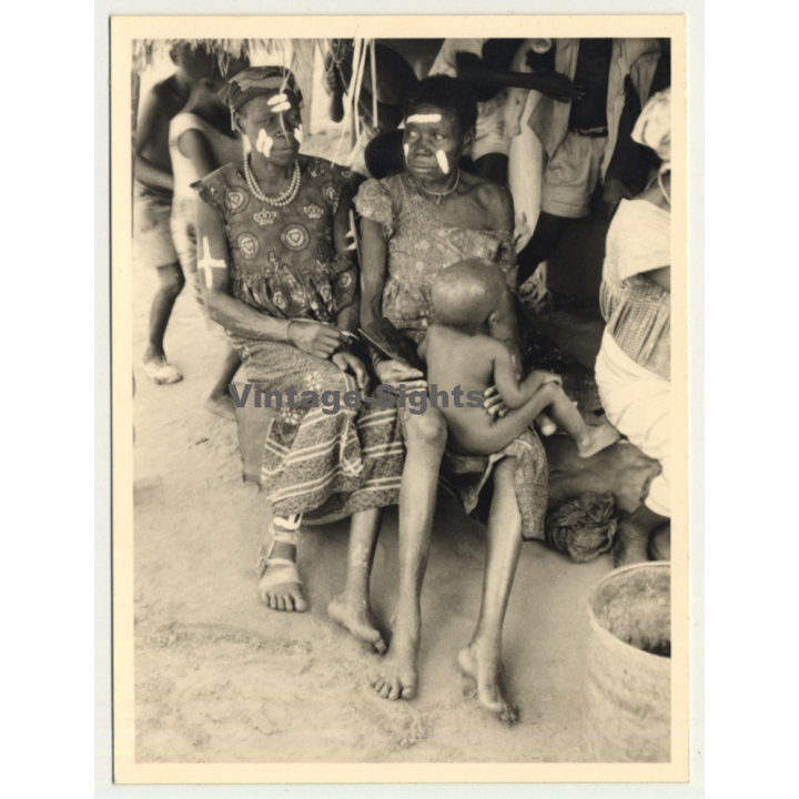 Congo - Belge: 2 Elder Indigenous Females / Tribal Painting - Baby (Vintage Photo ~1950s)