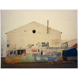 Lydia Nash / Bruxelles: Casa Con Carteles *1 (Vintage Photo 1980s/1990s ~ DIN A3)