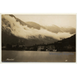 Mundal - Fjærland / Norway: Town View - Lake (Vintage RPPC)