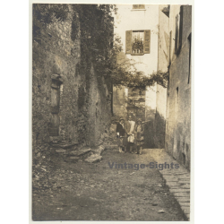 Gandria / Lugano: Family Portrait In Beautiful Backyard (Vintage Photo ~1920s)