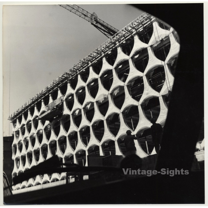 Bruxelles: Caisse General D'Epargne Et De Retraite Siege Social / Architecture - M.Lambrichs (Vintage Photo ~1960s)