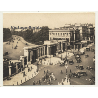 London / UK: Hyde Park Corner - Oldtimer - People (Vintage Photo Sepia ~1920s)