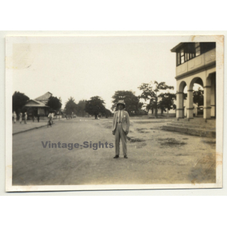 Léopoldville - Congo-Belge: Colonial Guy On Wide Street (Vintage Photo 1930)