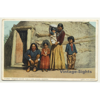 USA: Navaho Indian Family And Hogan, Arizona (Vintage Postcard 1924)