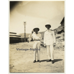 Matadi / Congo-Belge: Colonial Officer & Friend In Front Of Train Station (Vintage Photo 1930)