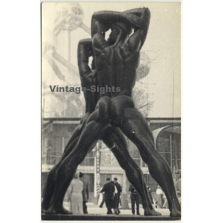 Muscular Nude Male Statues In Front Of Atomium / Gay INT (Vintage RPPC Belgium ~1960s)
