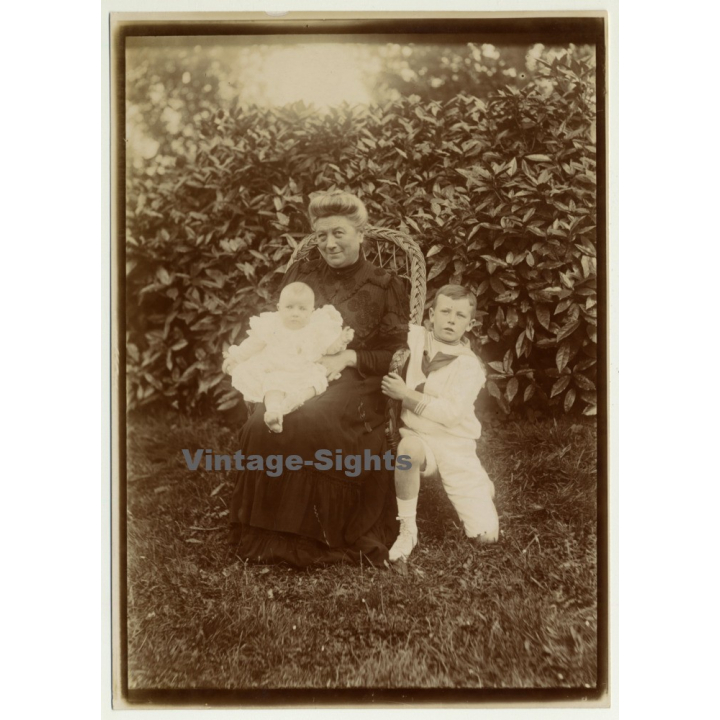 Belgian Upper Society Family *2: Grandma & Grandchildren (Vintage Photo Sepia ~1910s/1920s)