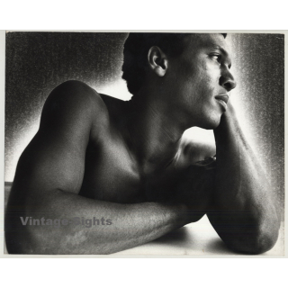 Upper Half Of Nude Dark Skinned Man / Gay Int (Vintage Photo 1970s WOLFGANG KLEIN ~DIN A3)