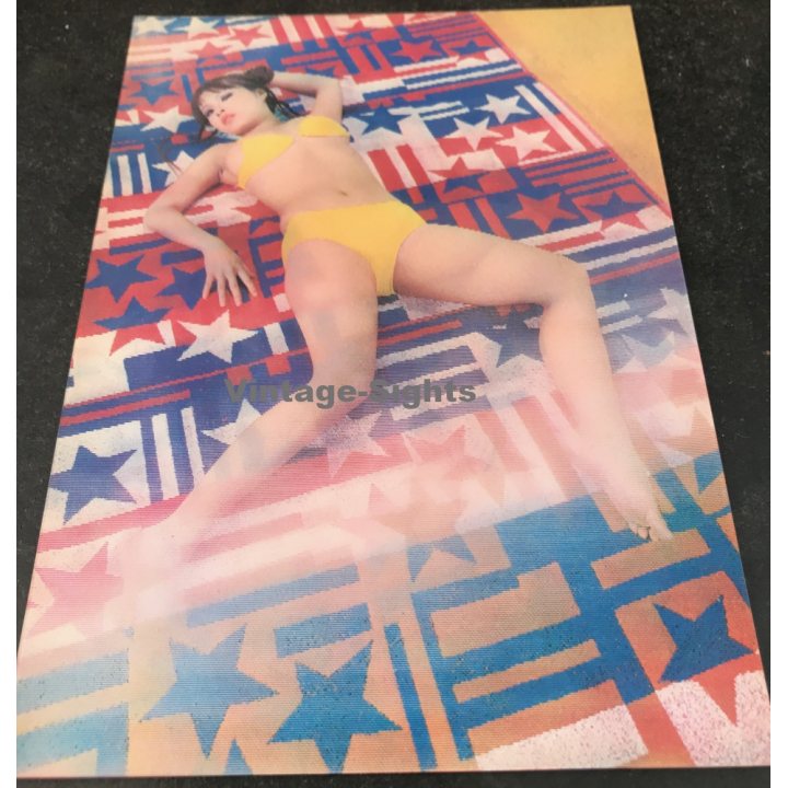 Nude Japanese Pin-Up On Pop Art Carpet (Vintage 3D Stereo Effect Postcard)