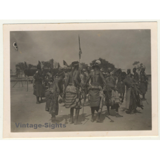 Kabinda / Congo-Belge: Indigenous Dancers *1 / Ceremonial Dress (Vintage Photo ~1930s)