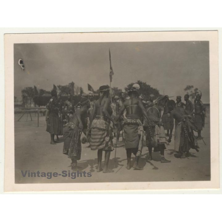 Kabinda / Congo-Belge: Indigenous Dancers *1 / Ceremonial Dress (Vintage Photo ~1930s)