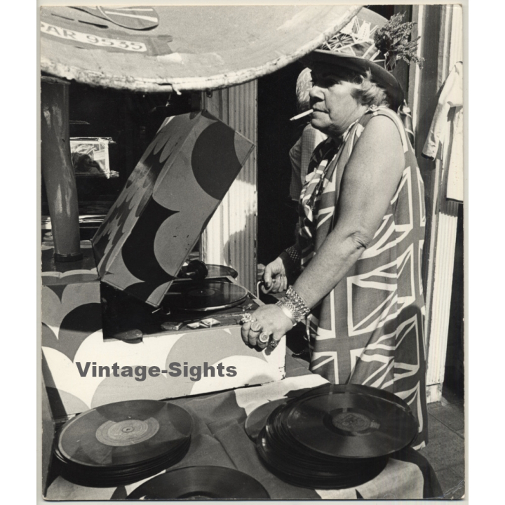 G. Friedlander: In Portobello Road (1972 Hampstead Photographic Society Exhibition)