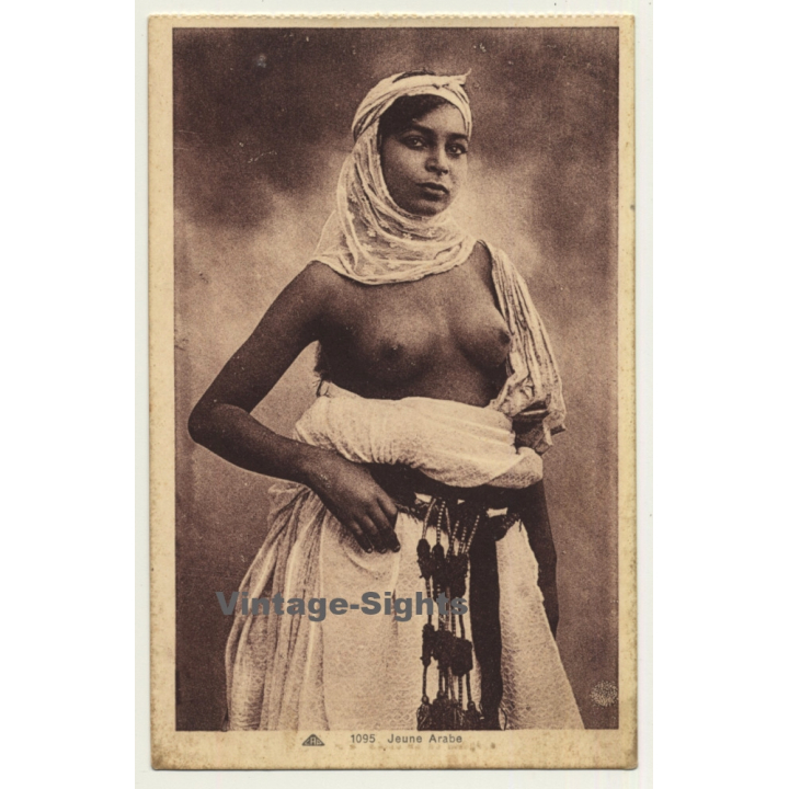 Jeune Arabe / Topless - Ethno - Traditional Clothes (Vintage Postcard C.A.P. ~1940s)