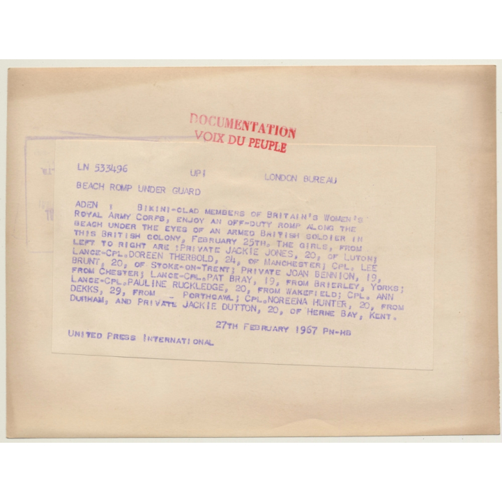 Aden / Yemen: Bikini-Clad Royal Army Corps, Armed Soldier - British Colony  (Vintage Press Photo 1967)