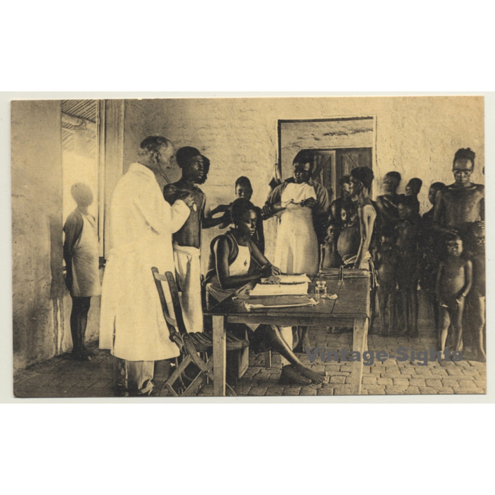 Congo Belge: Red Cross Doctor Examins Native Kids (Vintage PC ~1910s/1920s)