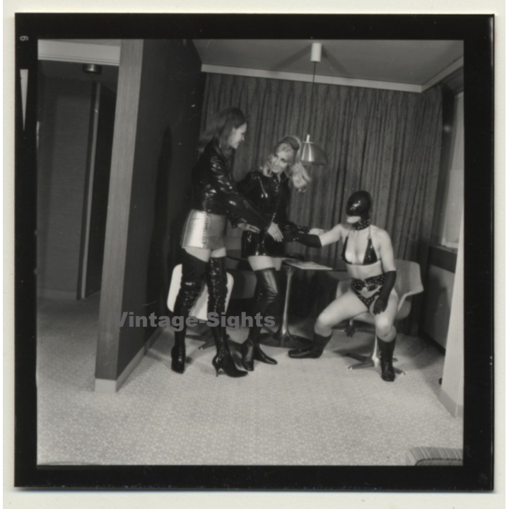 3 Lacquer Ladies *2 / Interior Design - Fetish - BDSM (Vintage Contact Sheet Photo 1970s)