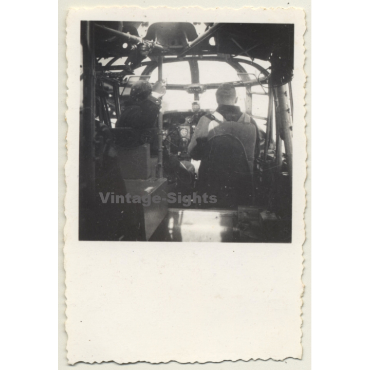 Salon-de-Provence: Avro Anson *5 - Place Du Copilote - Bombardier (Vintage Photo 1947)