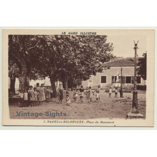30114 Nages-Et-Solorgues / France: Place Du Monument (Vintage PC ~1940s)