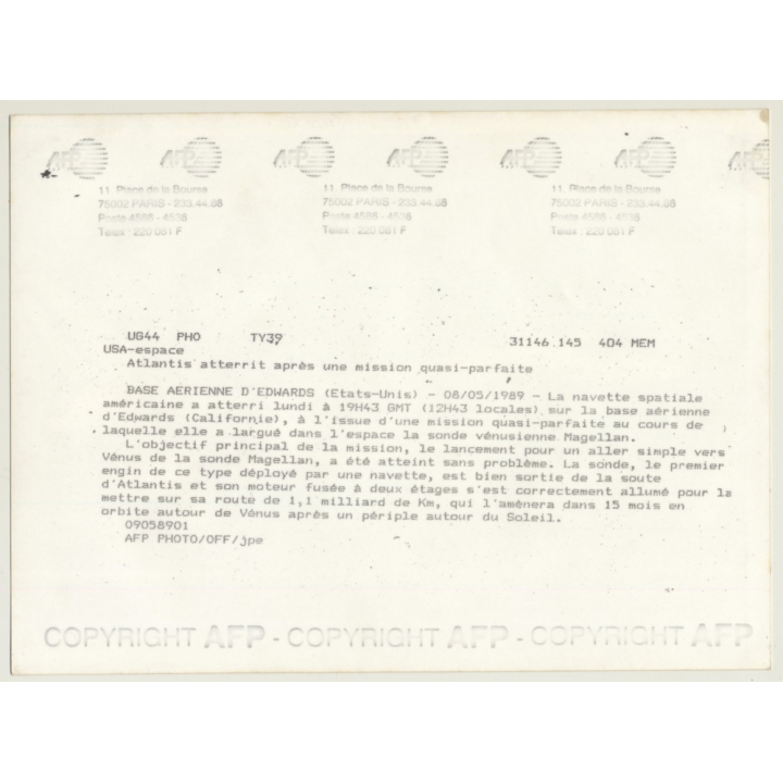 8.5.1989 Space Shuttle Atlantis Landing Edwards Air Force Base (Vintage Photo AFP)