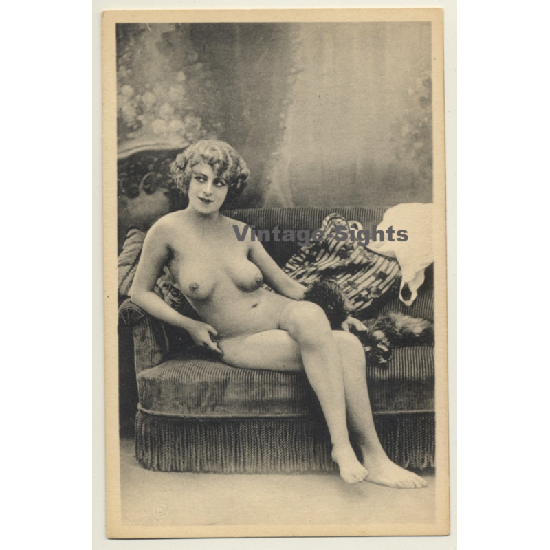 French Nude On Chaisselongue / Dog  - Boudoir - GB (Vintage PC ~1900s)