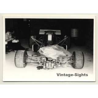 Nivelles-Baulers GP: Formula 1 Car In Pit Garage / Mechanic (Vintage Photo 1972)