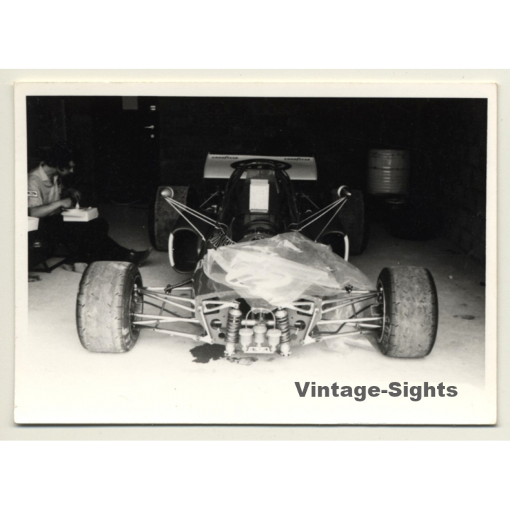 Nivelles-Baulers GP: Formula 1 Car In Pit Garage / Mechanic (Vintage Photo 1972)