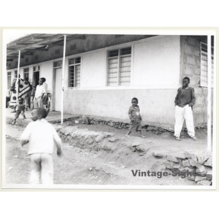 Tanzania: Local Kids In Front Of School *1 / Ethno (Vintage Photo ~1980s)
