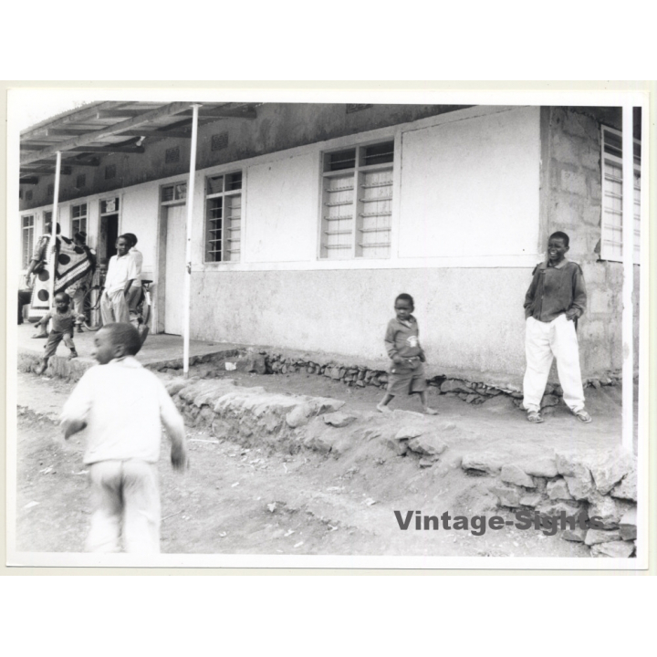 Tanzania: Local Kids In Front Of School *1 / Ethno (Vintage Photo ~1980s)