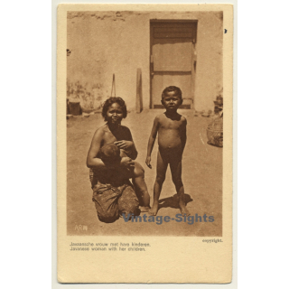 Indonesia: Javanese Woman With Her Children / Ethno (Vintage PC)
