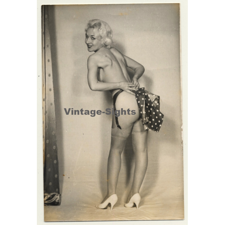 Seductive Blonde In Hot Lingerie Teases Camera (Vintage Photo ~1950s)